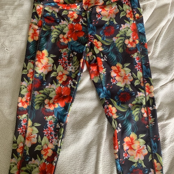 Cali Active Floral Women's exercise Leggings with pockets. - Picture 1 of 1
